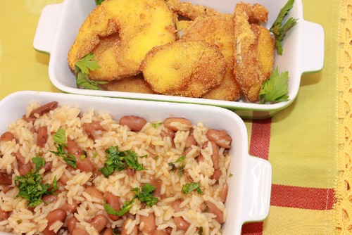 Pescada frita com arroz de feijão