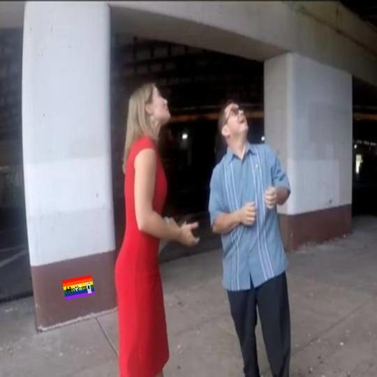 HD Pomba caga em cima de político_SAPO.jpg