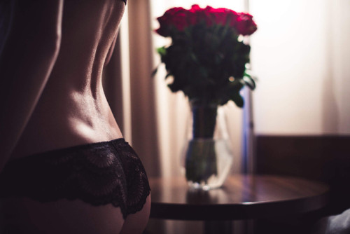 woman-in-lingerie-with-bouquet-of-roses-on-a-roman woman-in-lingerie-with-bouquet-of-roses-on-a-roman