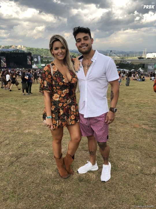 268003-ate-os-casais-estavam-arrasando-no-lolla-95