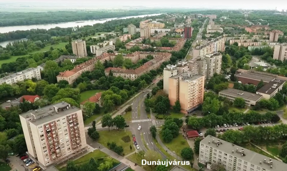 ...dunaujvaros1.jpg