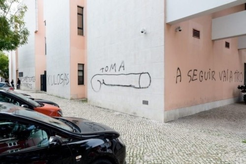 TJ-Setubal-ParedesGrafitadas2.jpg TJ-Setubal-ParedesGrafitadas2.jpg