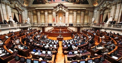 parlamento-700x360.jpg