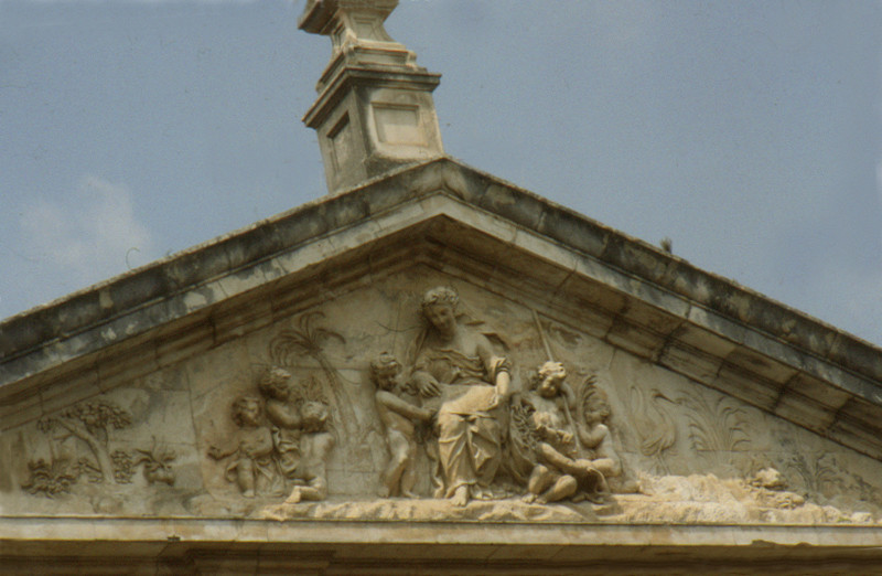 Museu de História Natural. Frontão.jpg
