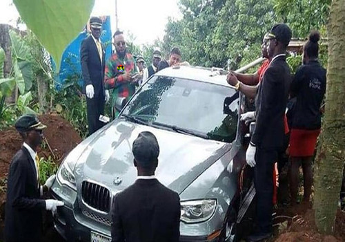 HD Homem enterra pai dentro dum BMW.jpg