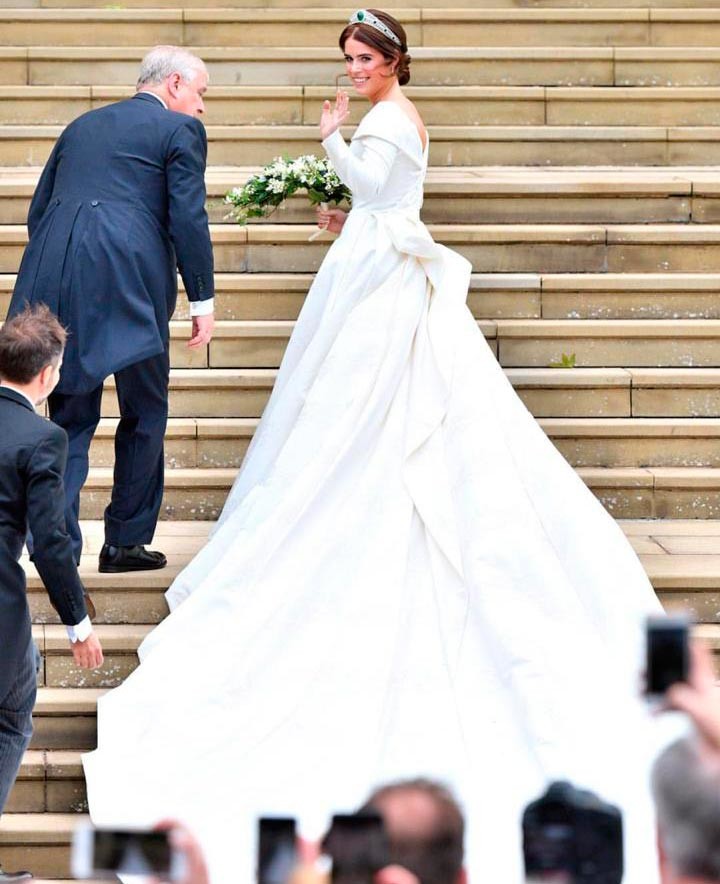 princesa-eugenie-vestido-noiva-peter-pilotto.jpg