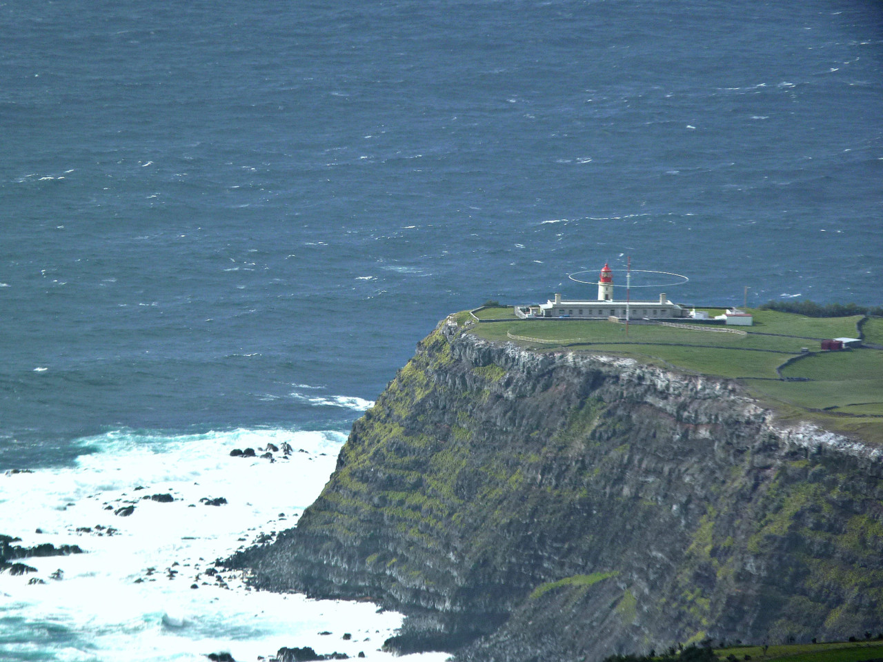 Farol do Albarnaz, Flores (3).jpg Farol do Albarnaz, Flores (3).jpg
