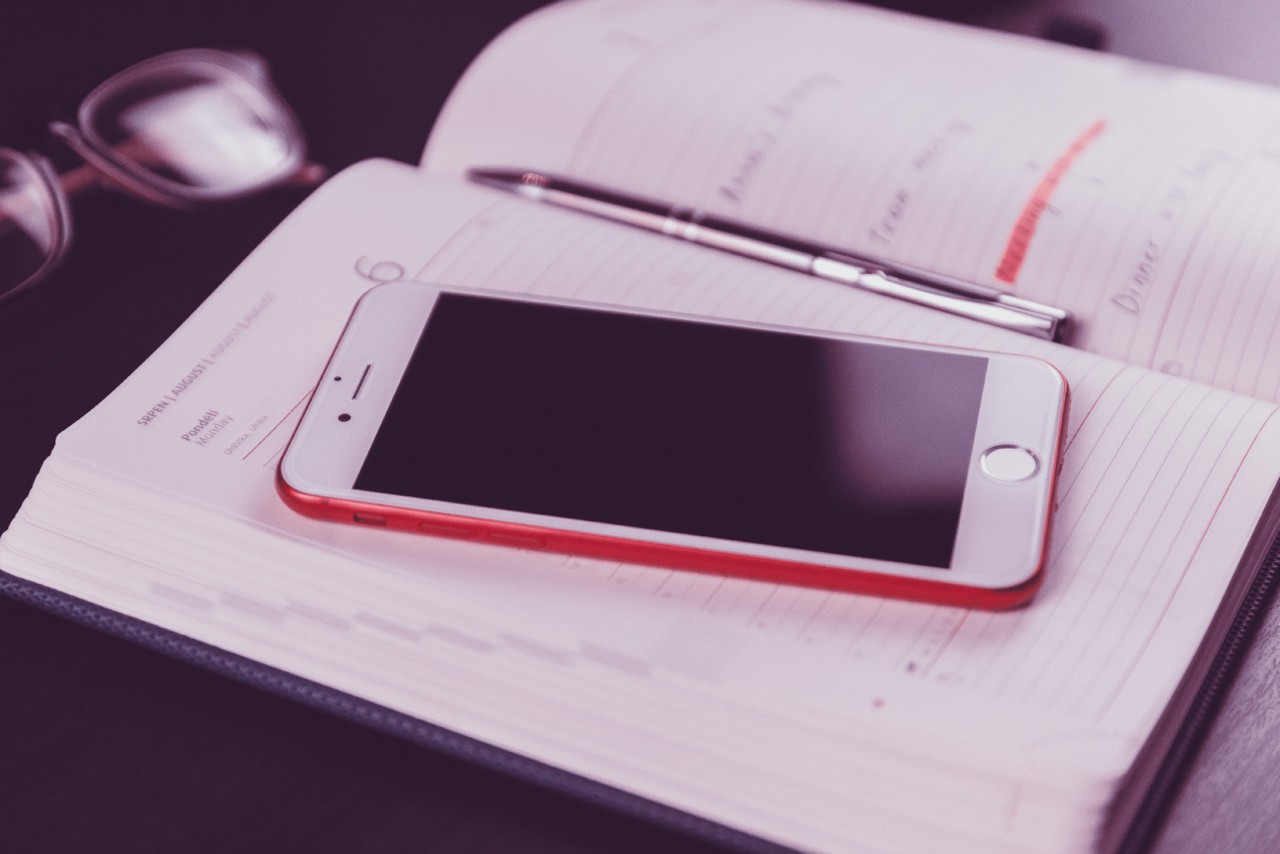 black-cellphone-desk-714700 black-cellphone-desk-714700