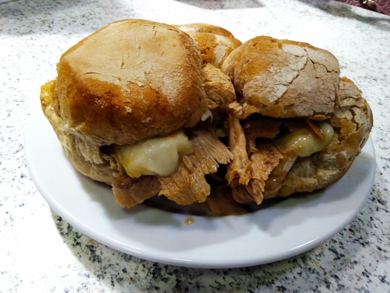 O que comer no Porto: Sande de Pernil com Queijo de Ovelha da Casa Guedes