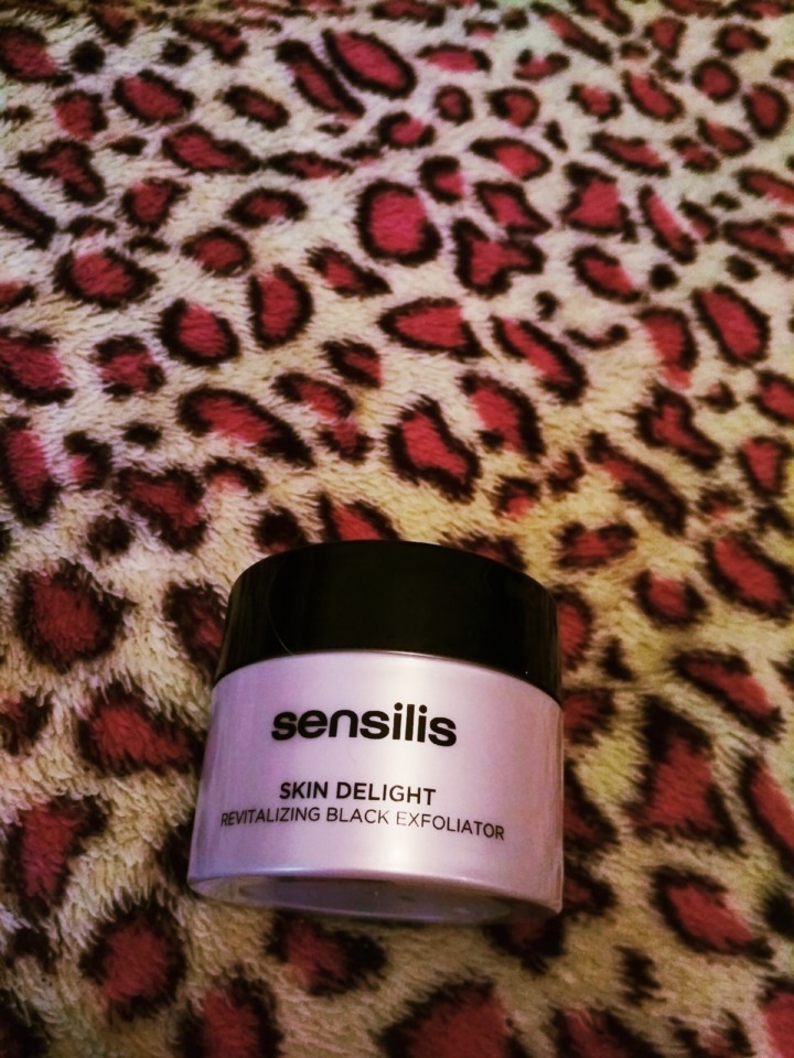 Na Pele do Triptofano: Sensilis Skin Delight Revitalizing Black Exfoliator