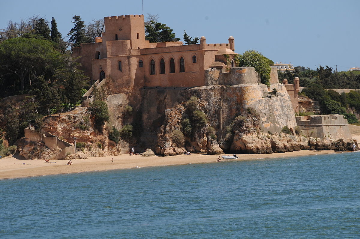 Castelo_Arade_junto_ao_rio.JPG