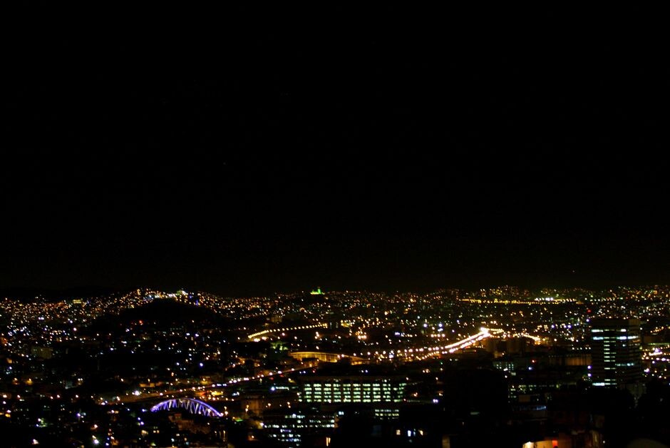 A cidade do Rio iluminada na noite desta segunda-f