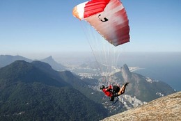 Pedra da G&aacute;vea - Sandro Cardoso salta de speed fl